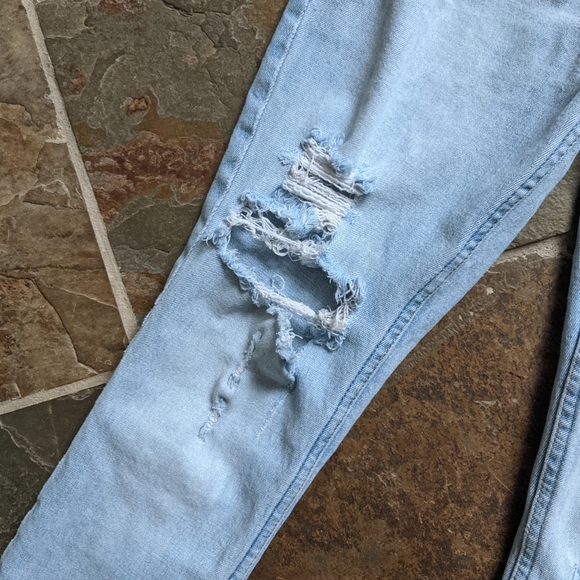 A&F Simone High Rise Slim Jeans - Picture 5 of 5